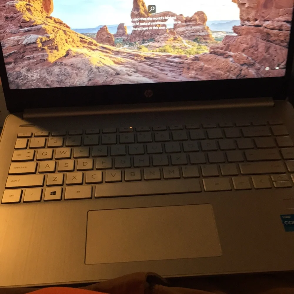 HP laptop flawless condition with fingerprint locks